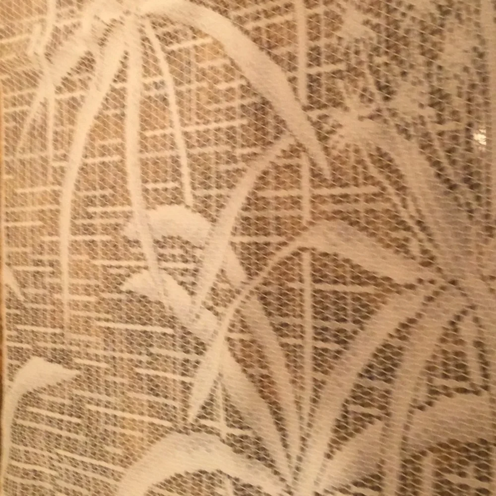 - Beautiful vintage table runner NWT
